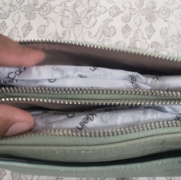 Womens Calvin Klein Green Crossbody Bag - Picture 6 of 8
